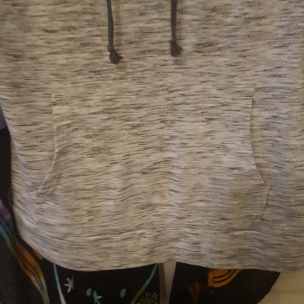 Derek heart grey and black cowl pullover - Picture 4 of 4